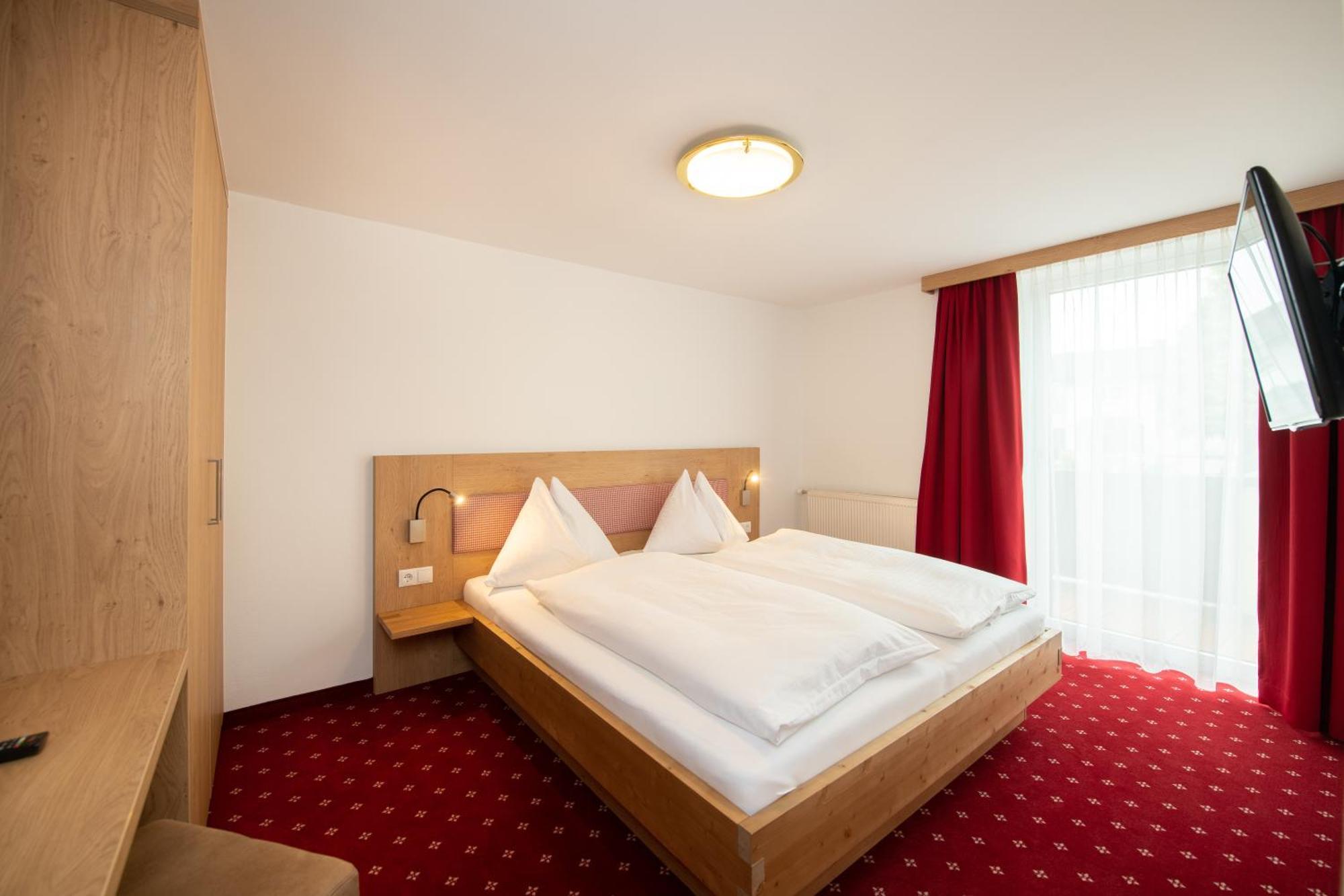 Hotel Gasthof Kroell - Inkl Nationalpark-Karte, 1 X Grossglockner Hochalpenstrasse Kostenlos, 1X Gerlos Alpenstrasse Kostenlos, Krimmler Wasserfaelle Kostenlos, Verschiedene Bergbahnen Kostenlos, Badesee Kostenlos, Bus & Zug Kostenlos, Genusskueche, Niedernsill Exterior photo