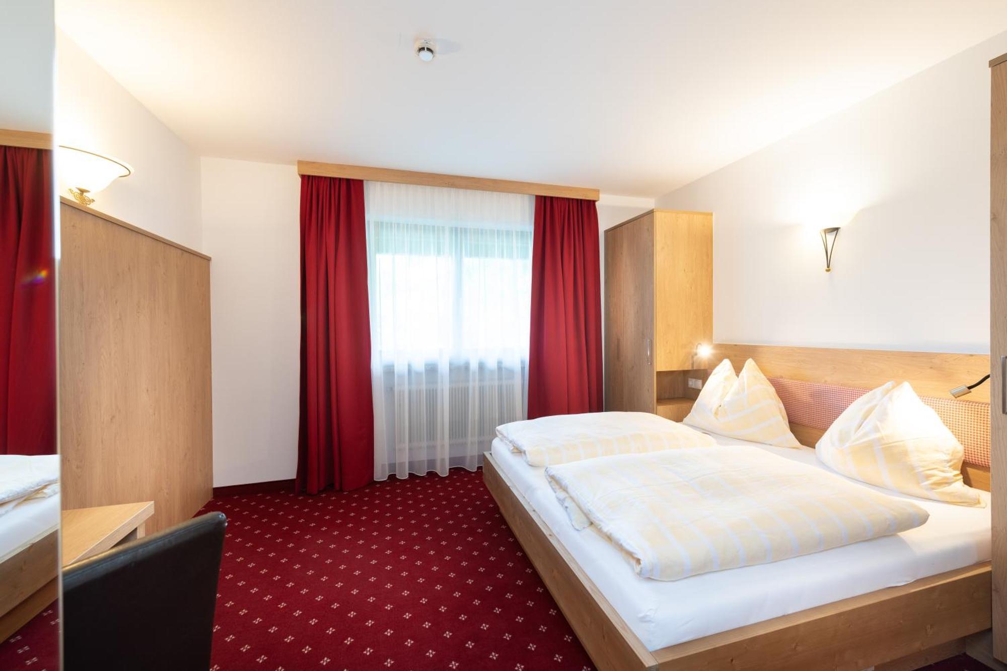 Hotel Gasthof Kroell - Inkl Nationalpark-Karte, 1 X Grossglockner Hochalpenstrasse Kostenlos, 1X Gerlos Alpenstrasse Kostenlos, Krimmler Wasserfaelle Kostenlos, Verschiedene Bergbahnen Kostenlos, Badesee Kostenlos, Bus & Zug Kostenlos, Genusskueche, Niedernsill Exterior photo