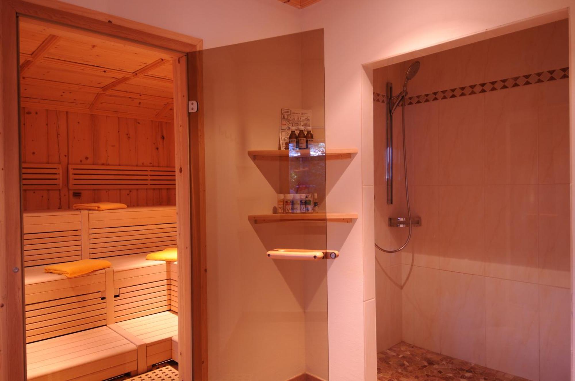 Hotel Gasthof Kroell - Inkl Nationalpark-Karte, 1 X Grossglockner Hochalpenstrasse Kostenlos, 1X Gerlos Alpenstrasse Kostenlos, Krimmler Wasserfaelle Kostenlos, Verschiedene Bergbahnen Kostenlos, Badesee Kostenlos, Bus & Zug Kostenlos, Genusskueche, Niedernsill Exterior photo